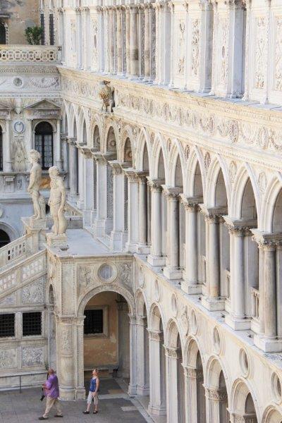 A Perfect Day in Venice Doge's Palace Courtyard Venice www.compassandfork.com