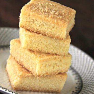Ready to eat - Easy Holiday Shortbread Sure to Please www.compassandfork.com