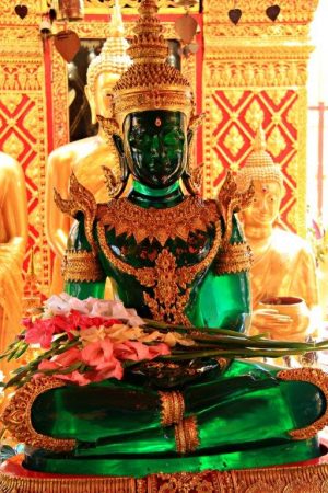 A First Time Visitor's Guide to the best Temples of Thailand Chiang Mai www.compassandfork.com