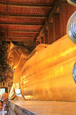 A First Time Visitor's Guide to the best Temples of Thailand Reclining Buddha www.compassandfork.com