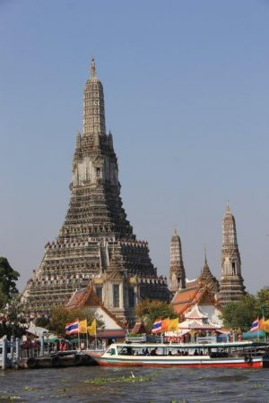 A First Time Visitor's Guide to the best Temples of Thailand Wat Arun www.compassandfork.com