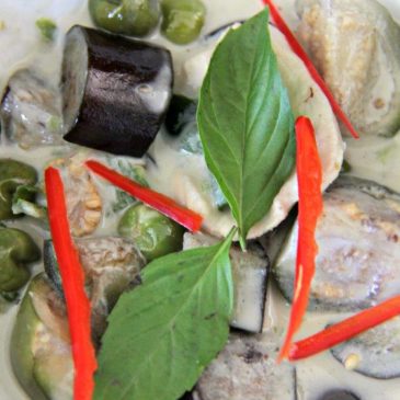 A Foodies Guide to the Best of Thailand Thai Green Chicken Curry www.compassandfork.com