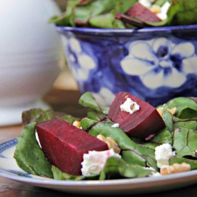 How to make the best beet goat cheese and walnut salad - delightful www.compassandfork.com