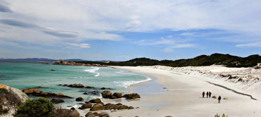Spectacular Hiking in the Bay of Fires in Tasmania www.compassandfork.com