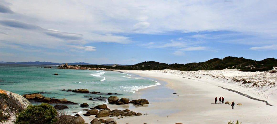 How to Book your Own Private Tour for Less than a Packaged Group Tour- Hiking in the Bay of Fires in Tasmania www.compassandfork.com