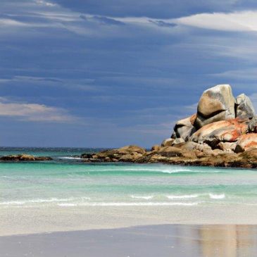 Spectacular Hiking in the Bay of Fires in Tasmania www.compassandfork.com