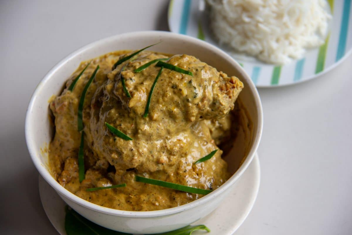 Why this is the Best Kapitan Malaysian Chicken Recipe www.compassandfork.com